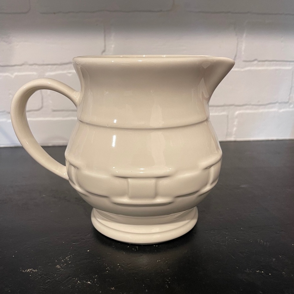 Longaberger Pitcher‎